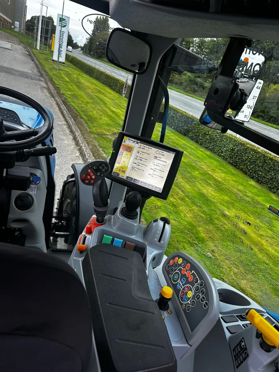 Ex Demo New Holland T7.225 - Image 2