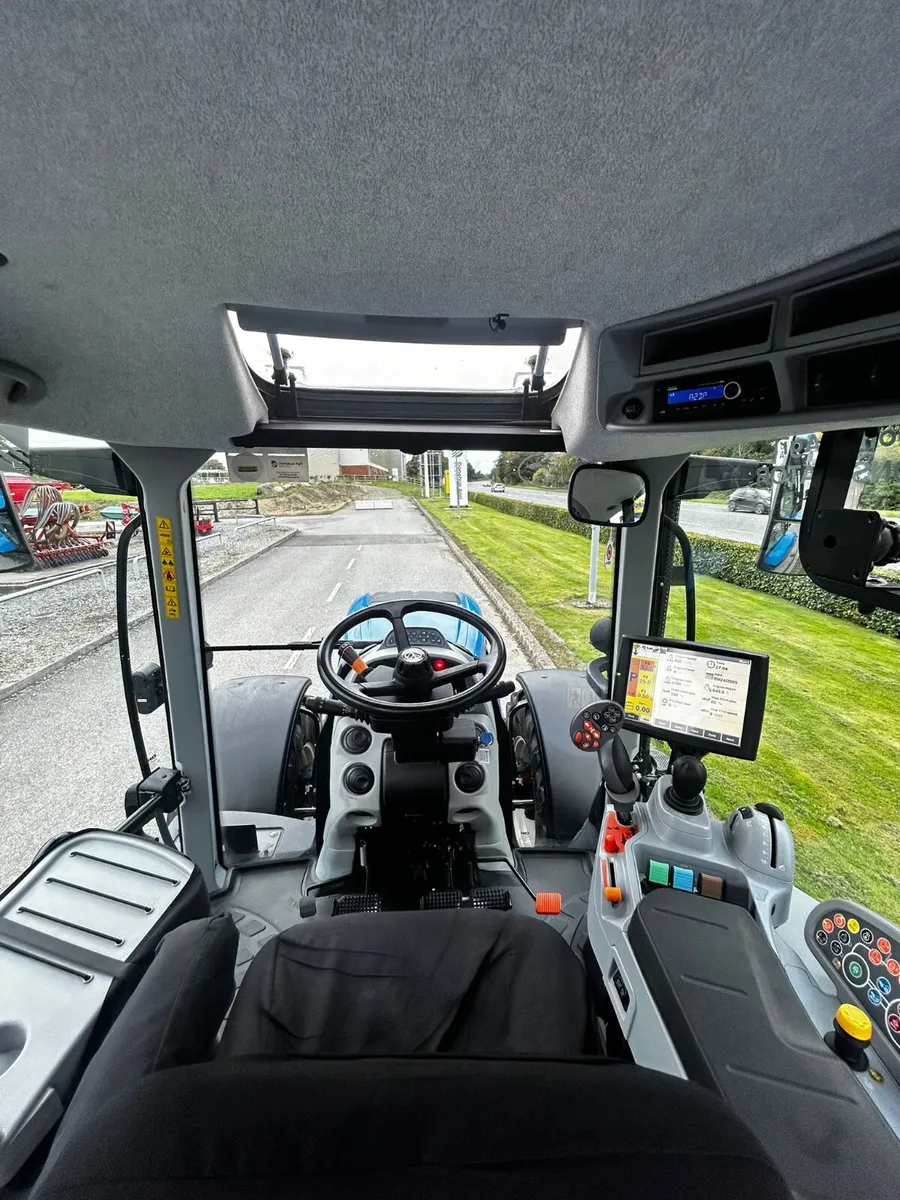 Ex Demo New Holland T7.225 - Image 3