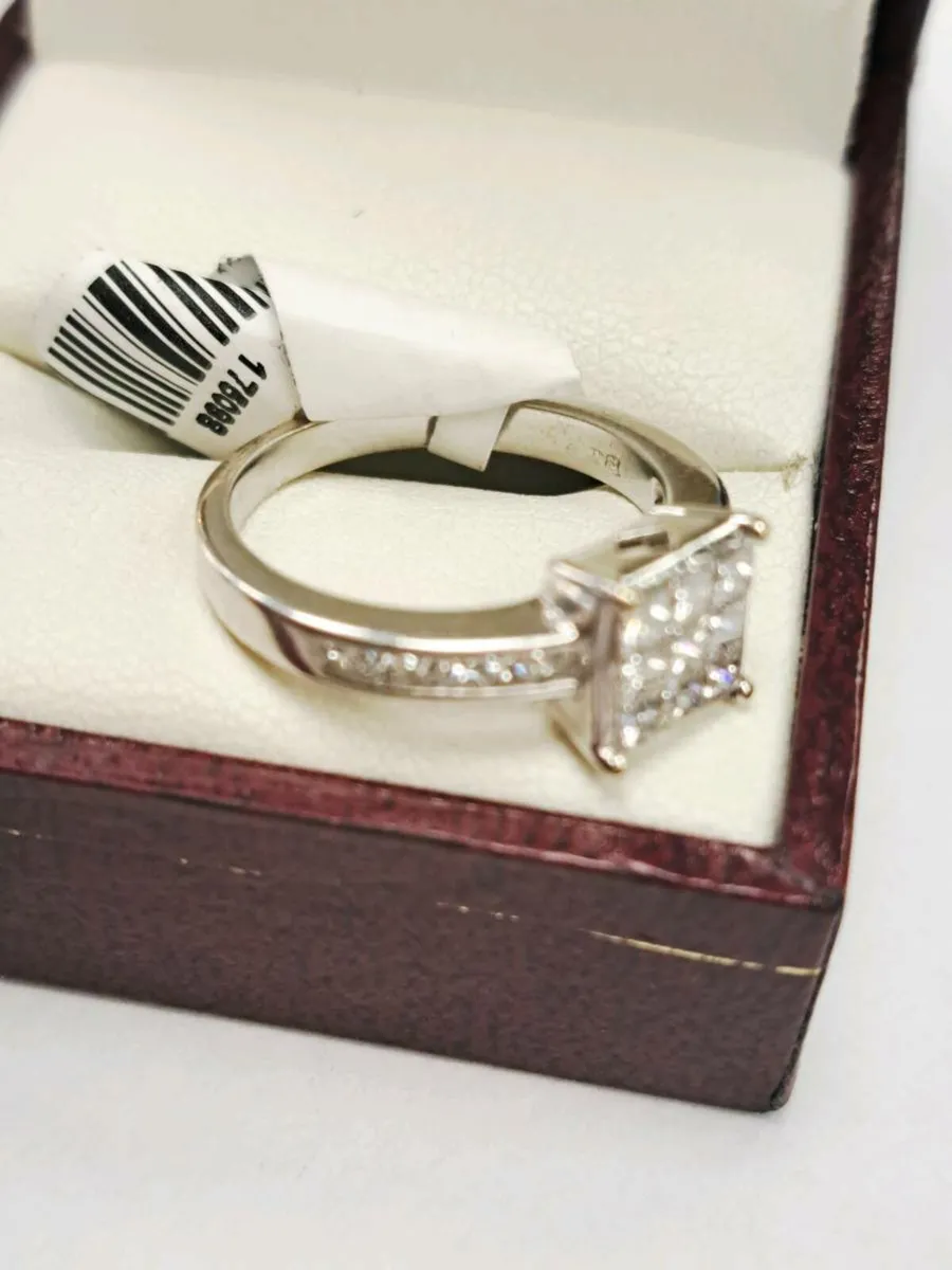18K White Gold Diamond Ring 18Ct - Image 3