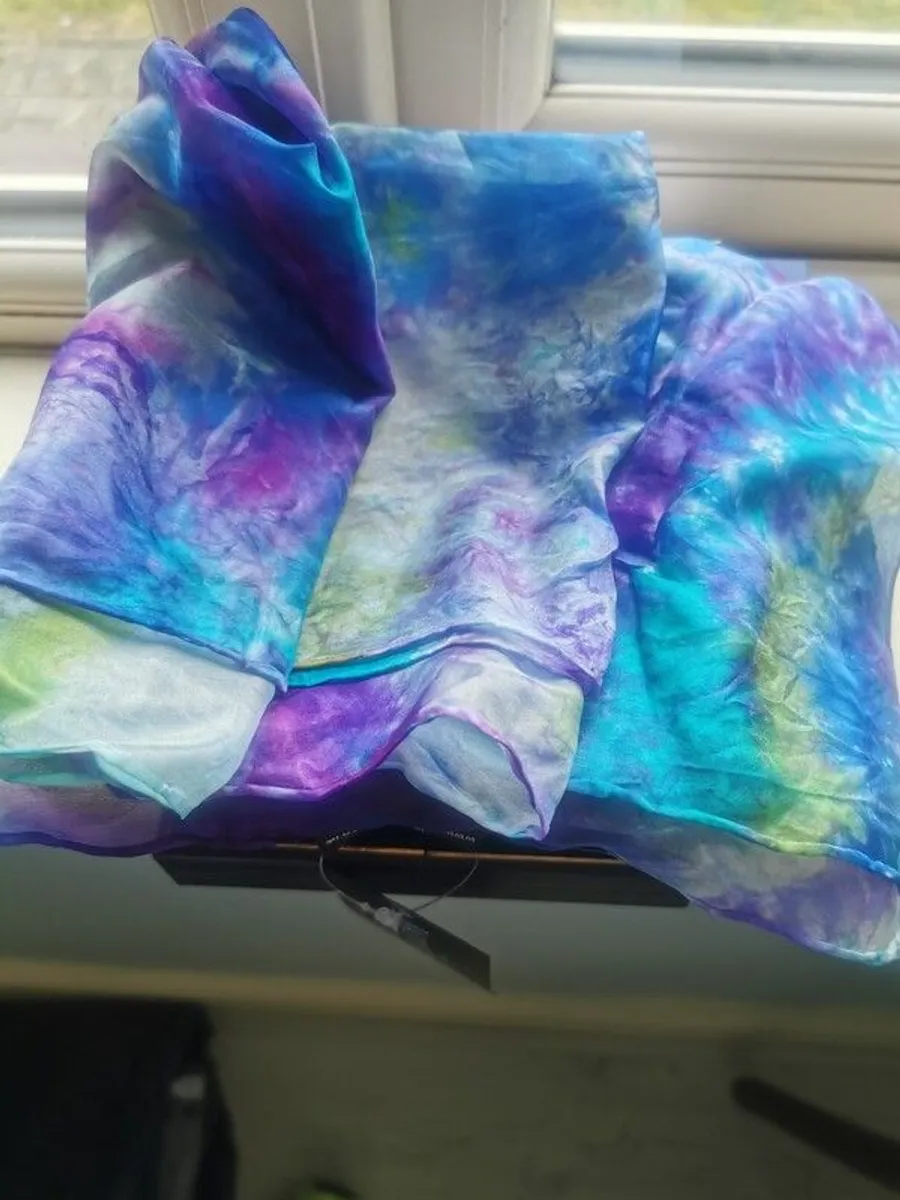 Silk scarf - Image 1