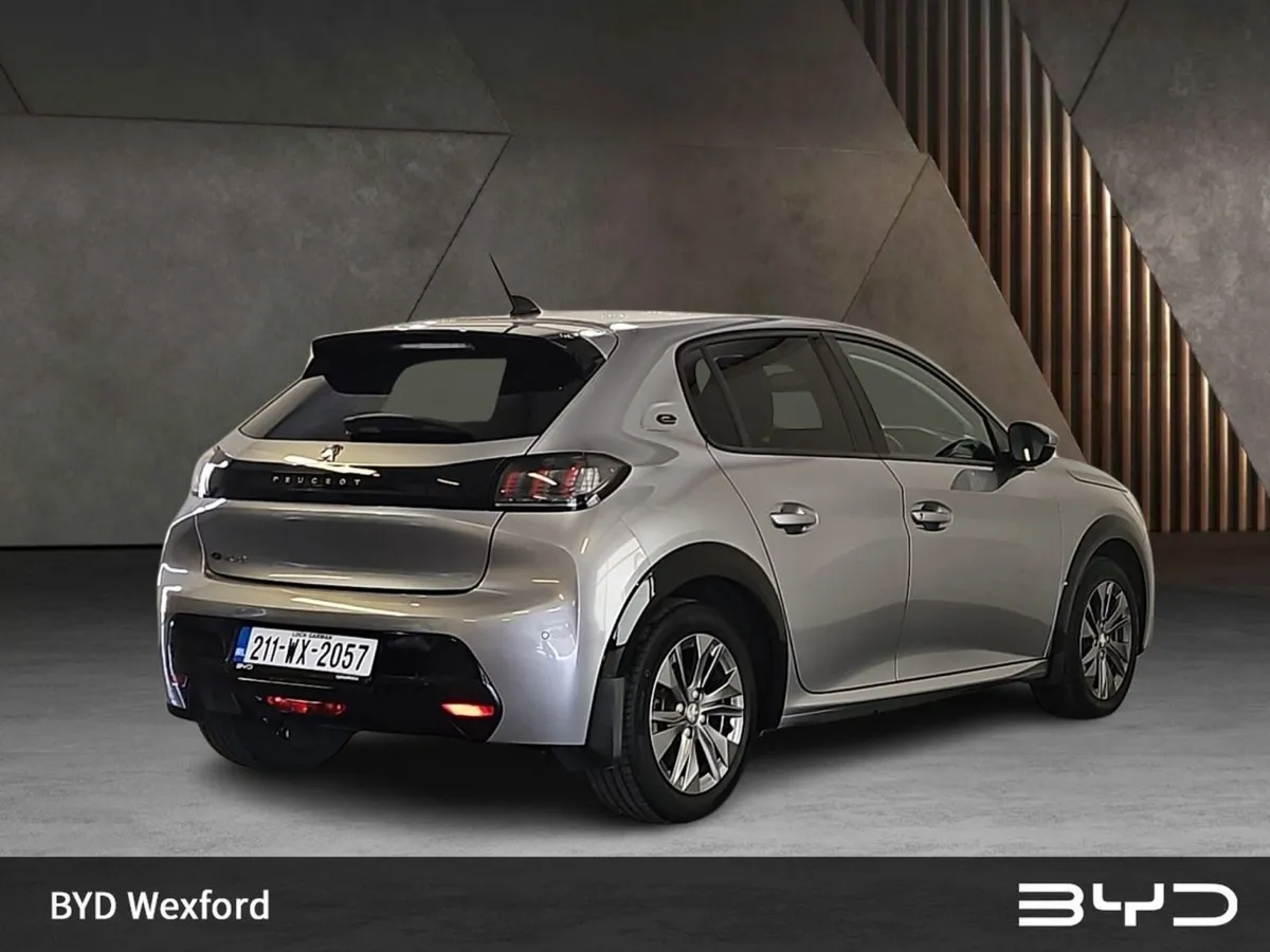 Peugeot 208 Electric 136 bhp (50 Kwh) Allure - Image 4