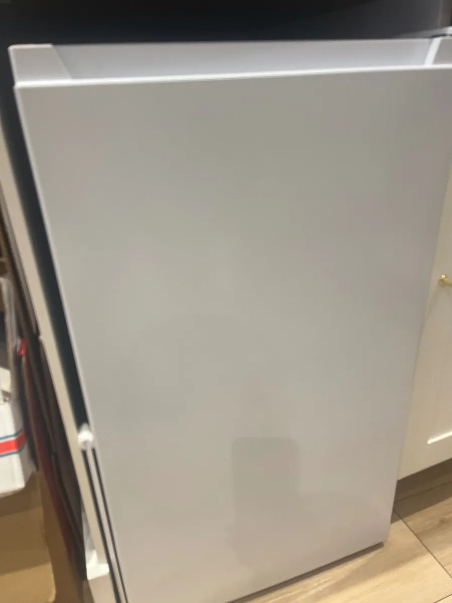 ESSENTIALS - CUL48W22 Undercounter Fridge - - Image 4