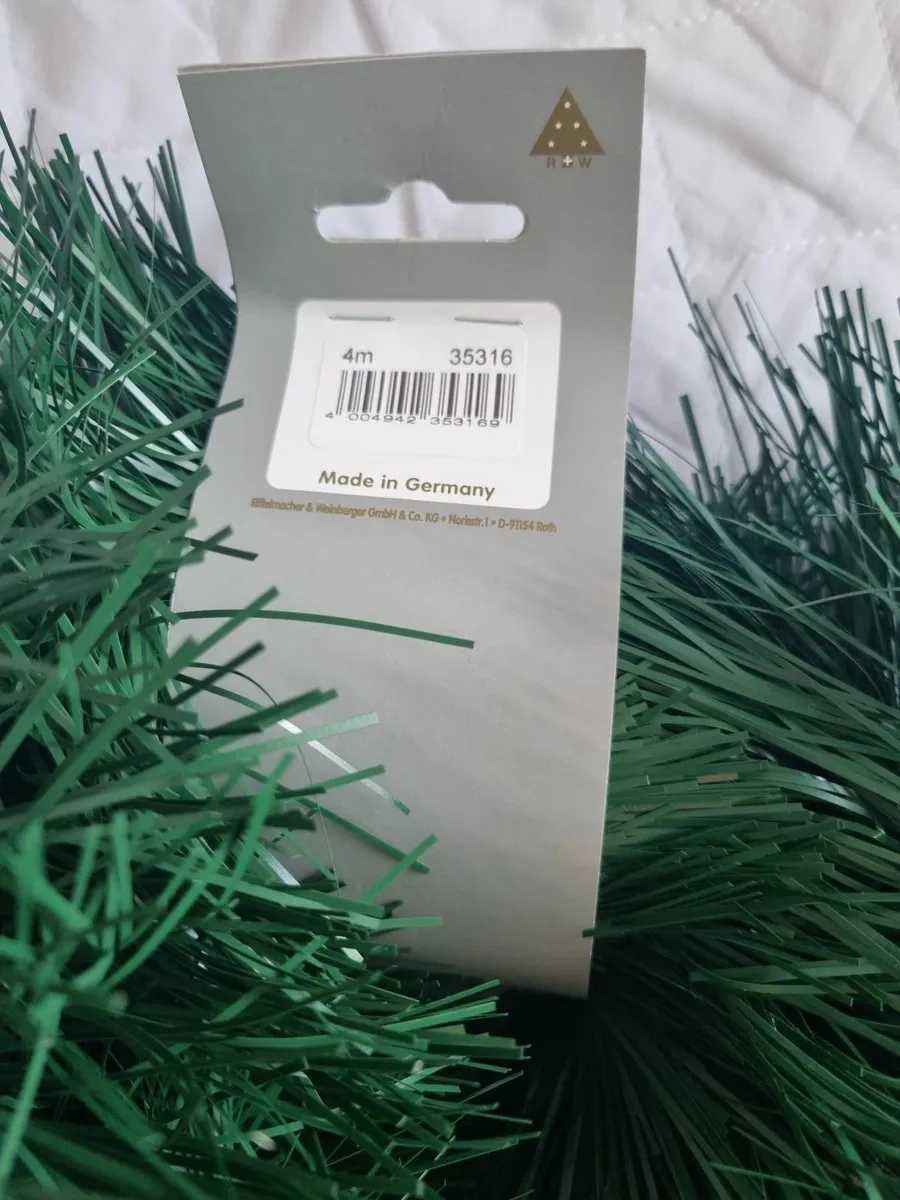 Green Christmas tinsel like foliage 4m x4 lots - Image 3