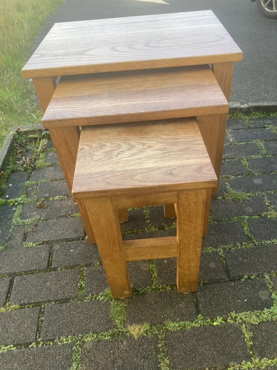 Oak nest of tables - Image 1