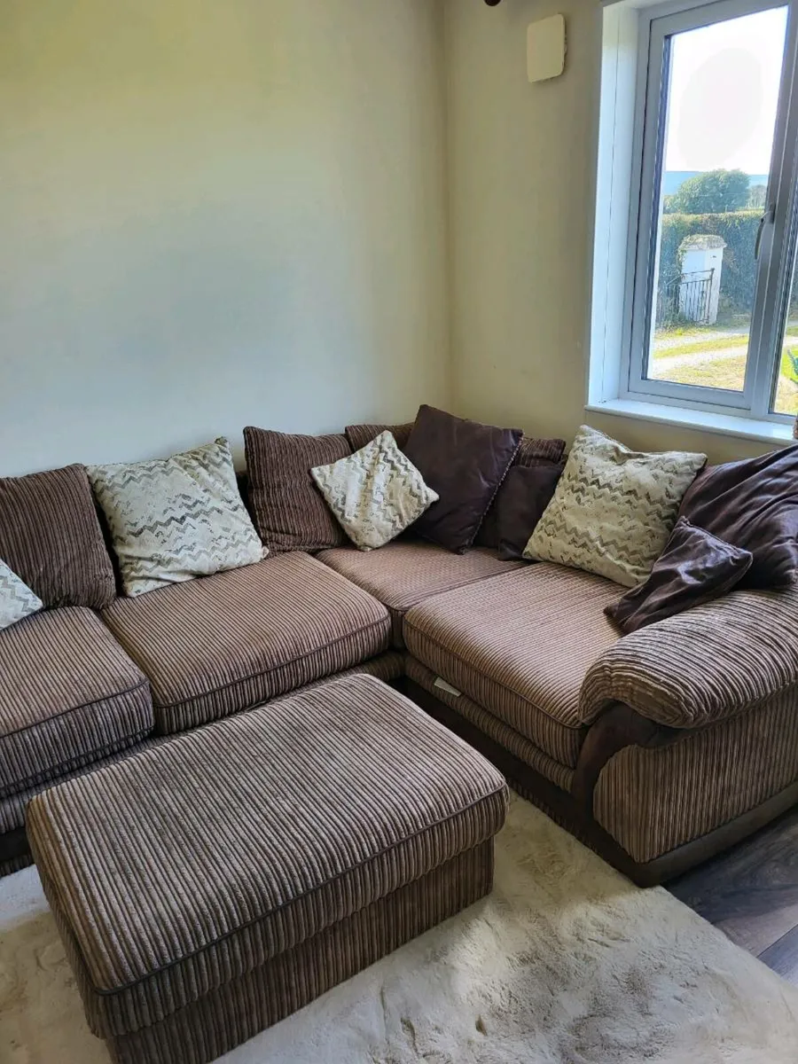 Corner sofa with puff - Image 1