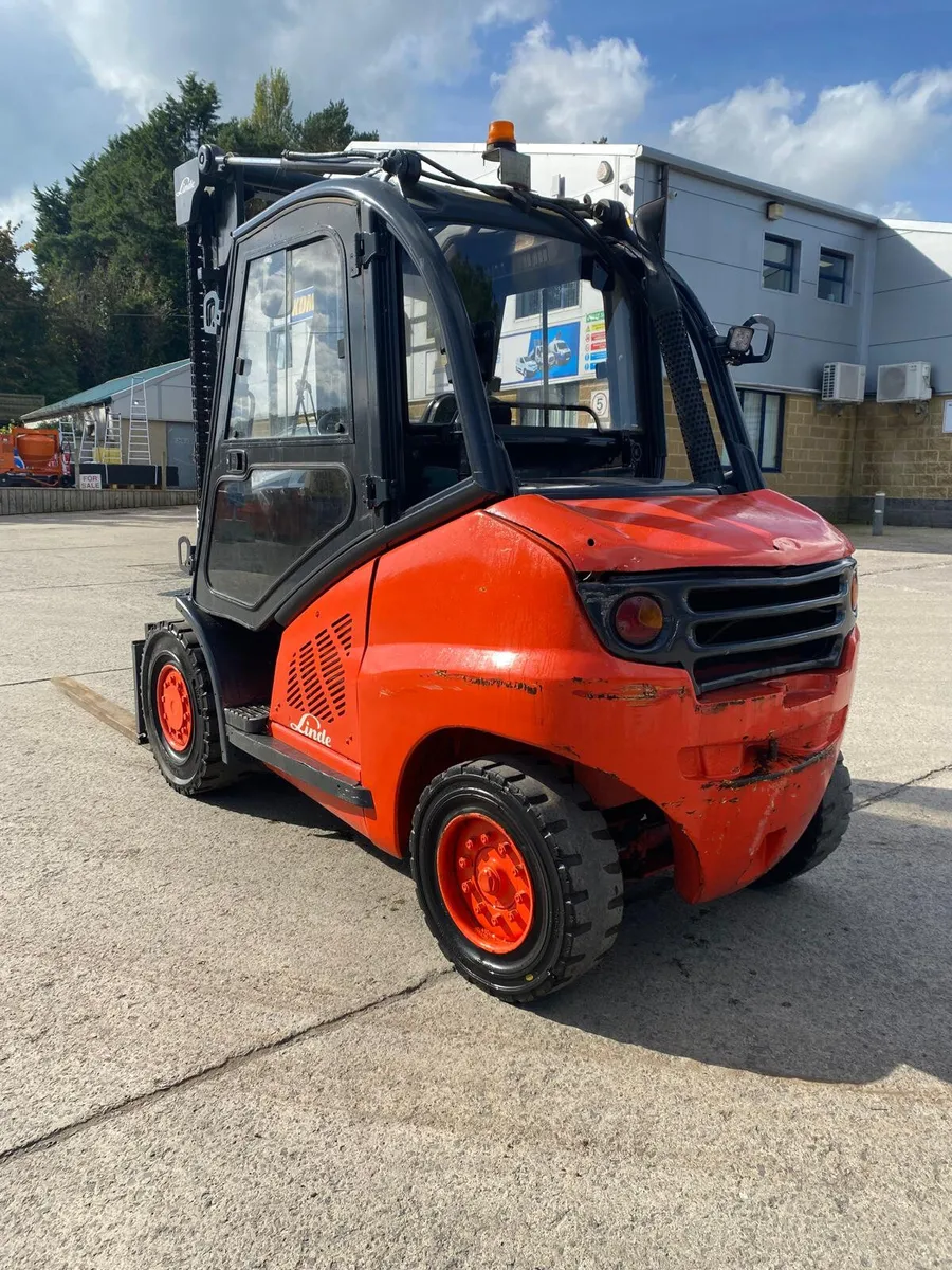 2010 LINDE H50 D-01 5T DIESEL FORKLIFT - Image 2