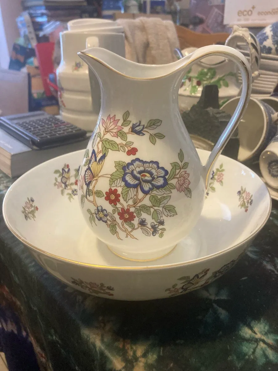 Royal Tara wash basin set free postage