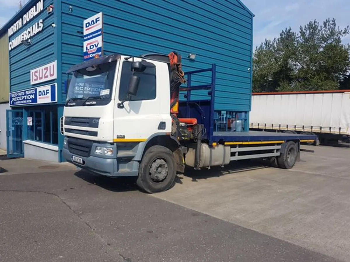 2006 DAF CF 18TON FLAT AND CRANE - Image 2