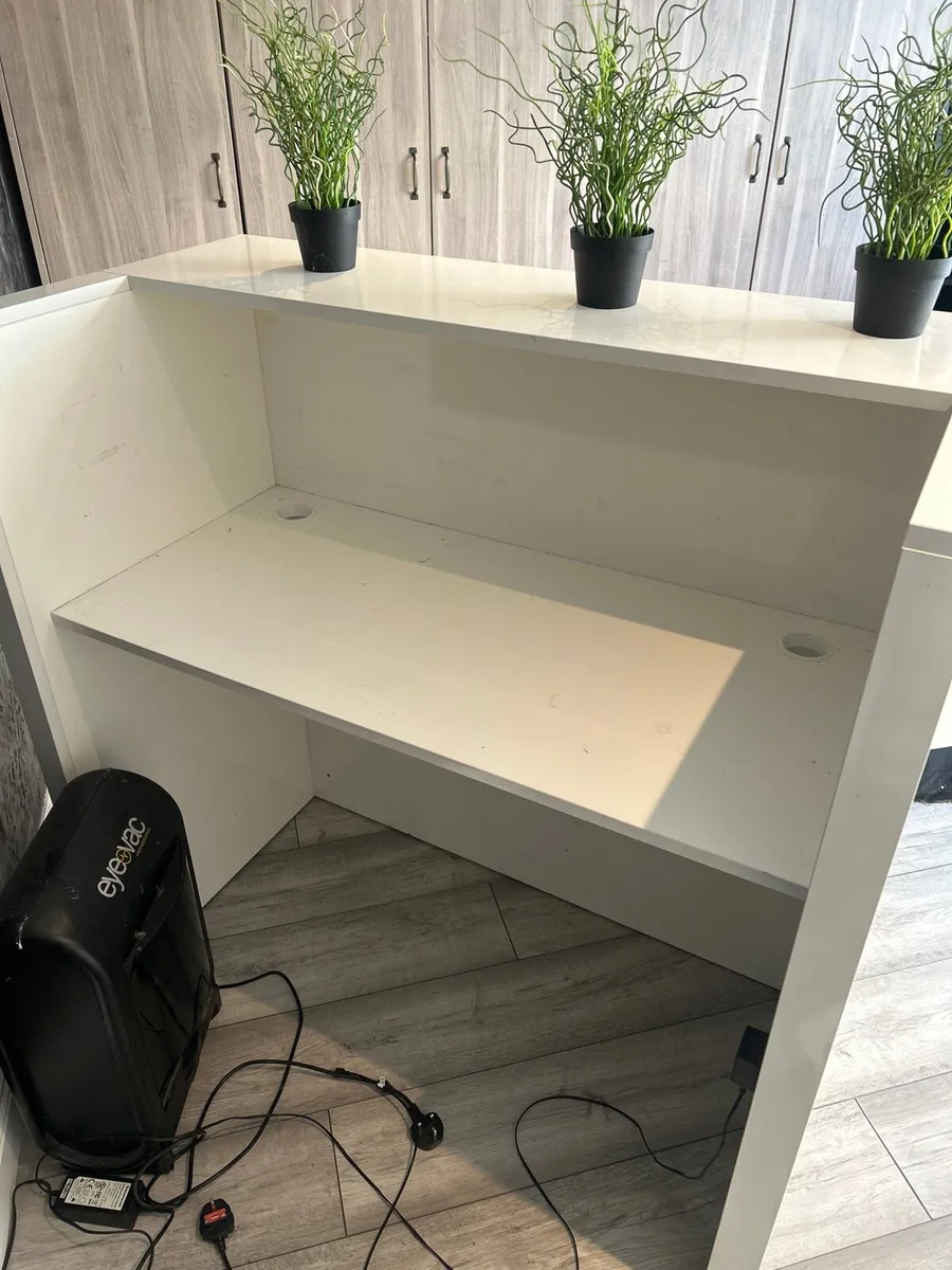 Salon reception desk - Image 3