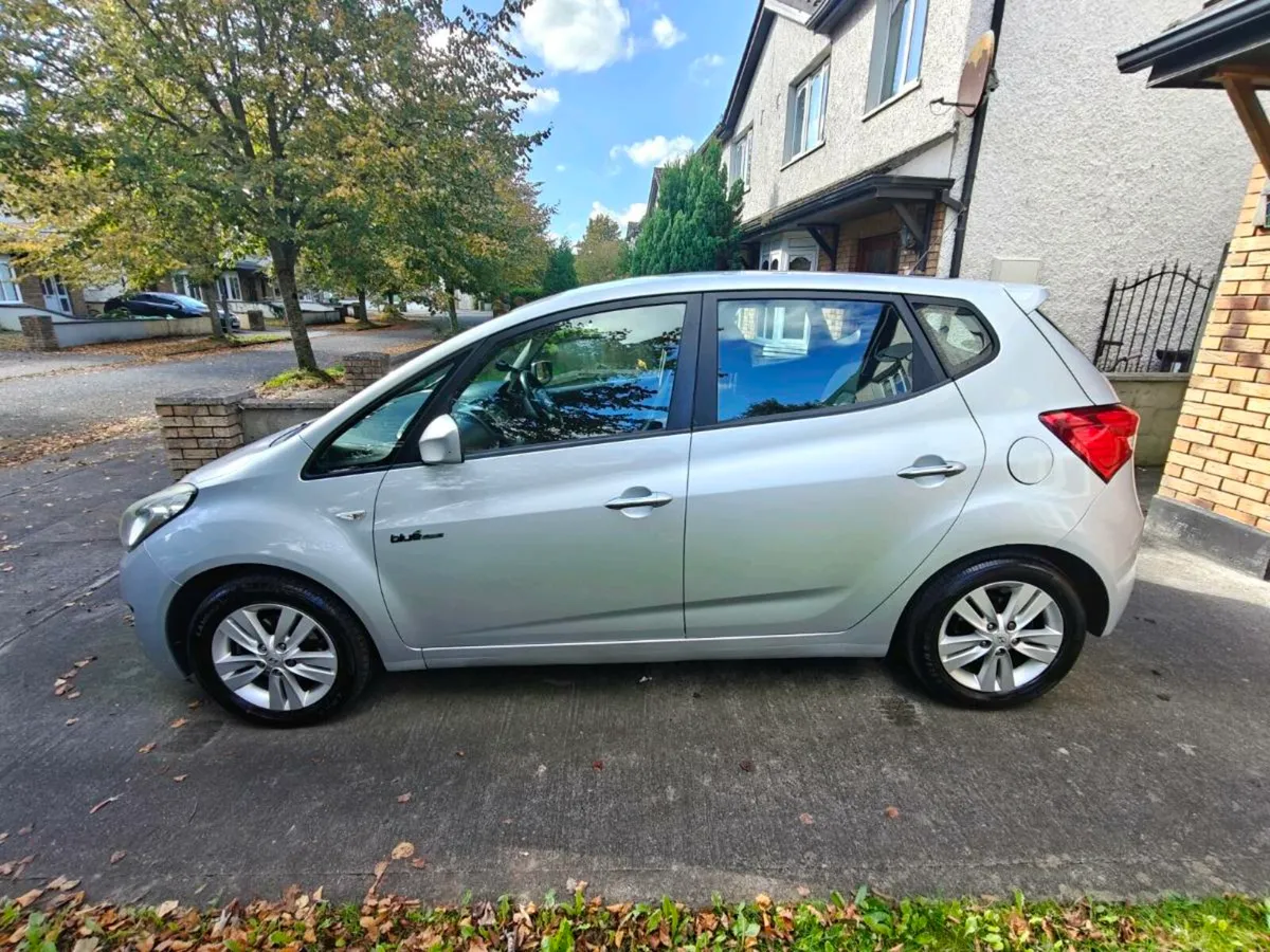 2012 Hyundai ix20 blue - Image 2