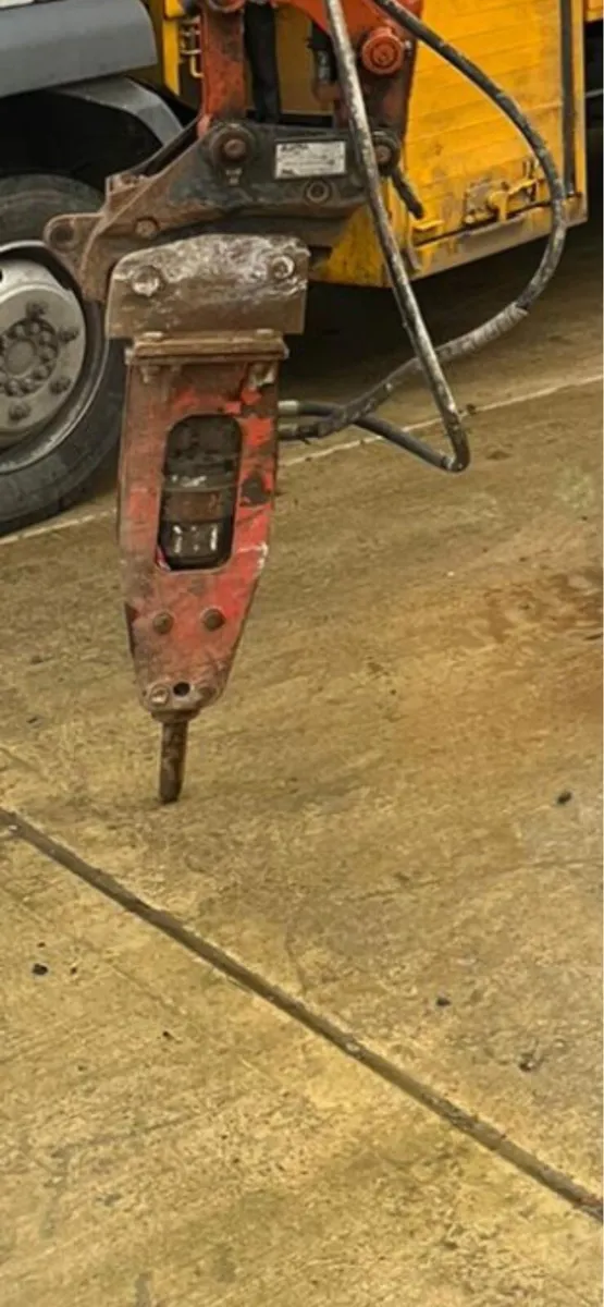 Hitachi rock hammer  plant trailer for sale - Image 3