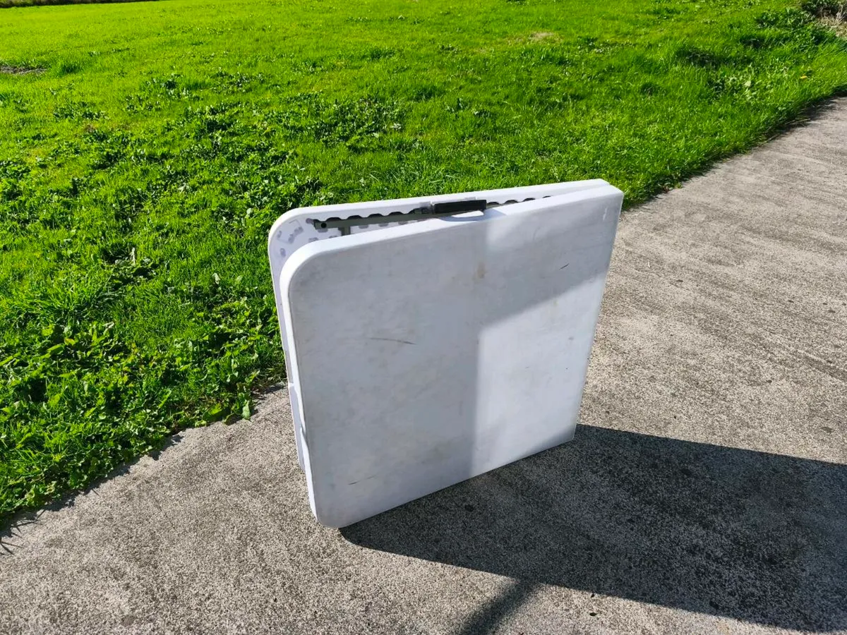 Folding 5ft table - Image 2