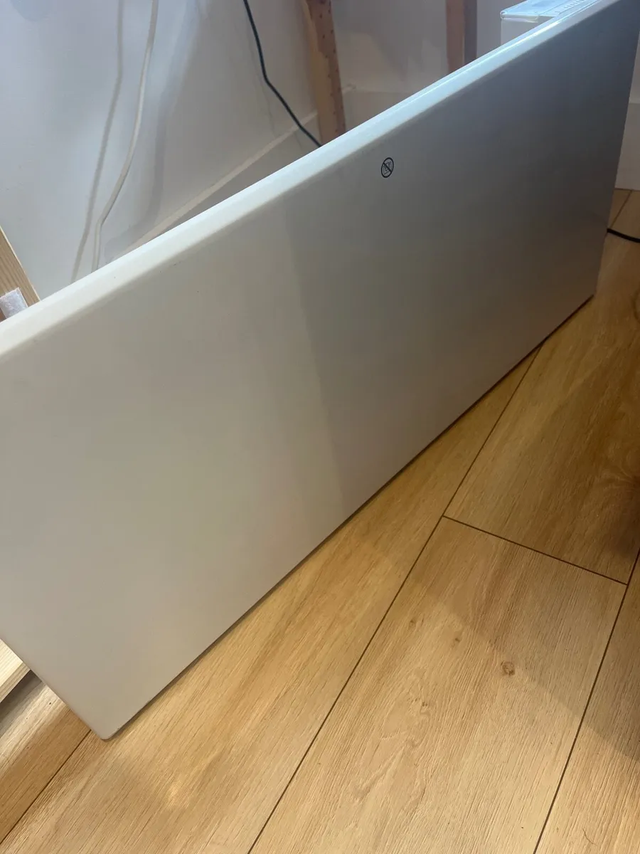 Wall heater (2 available ) - Image 1