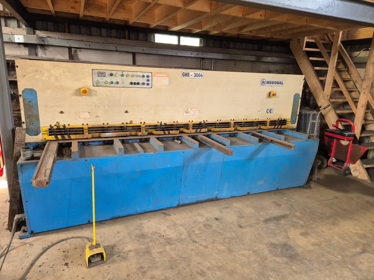 steel cutting guilotine - Image 1