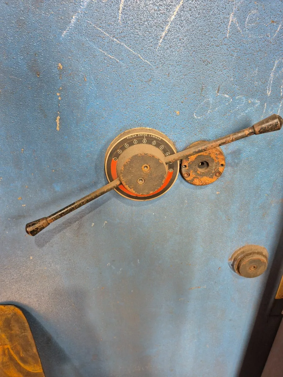 steel cutting guilotine - Image 3
