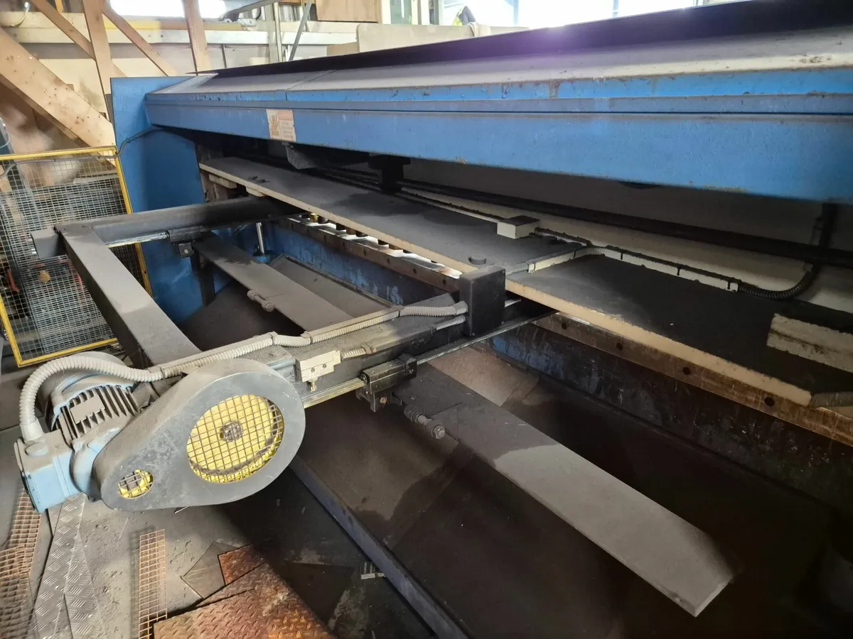 steel cutting guilotine - Image 4