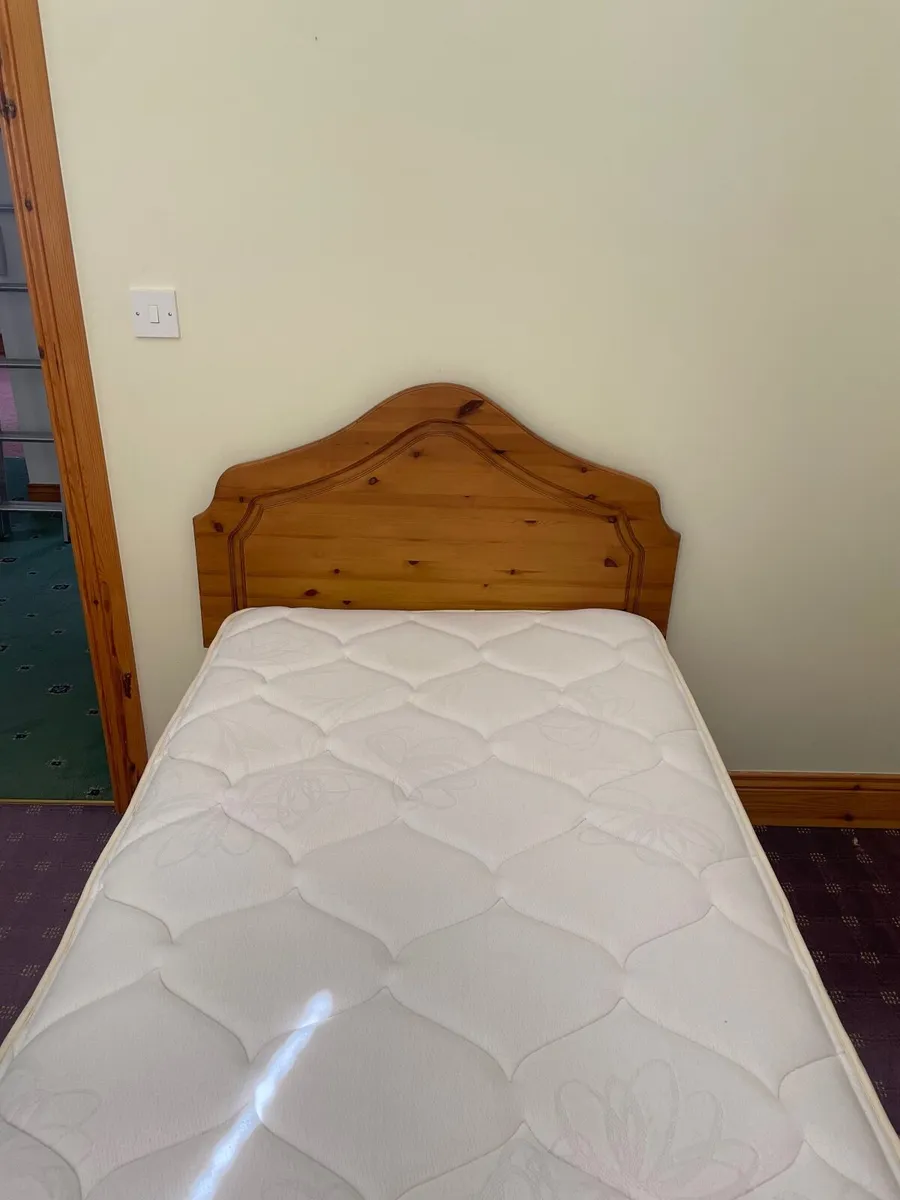 Single bed with headboard - Image 1