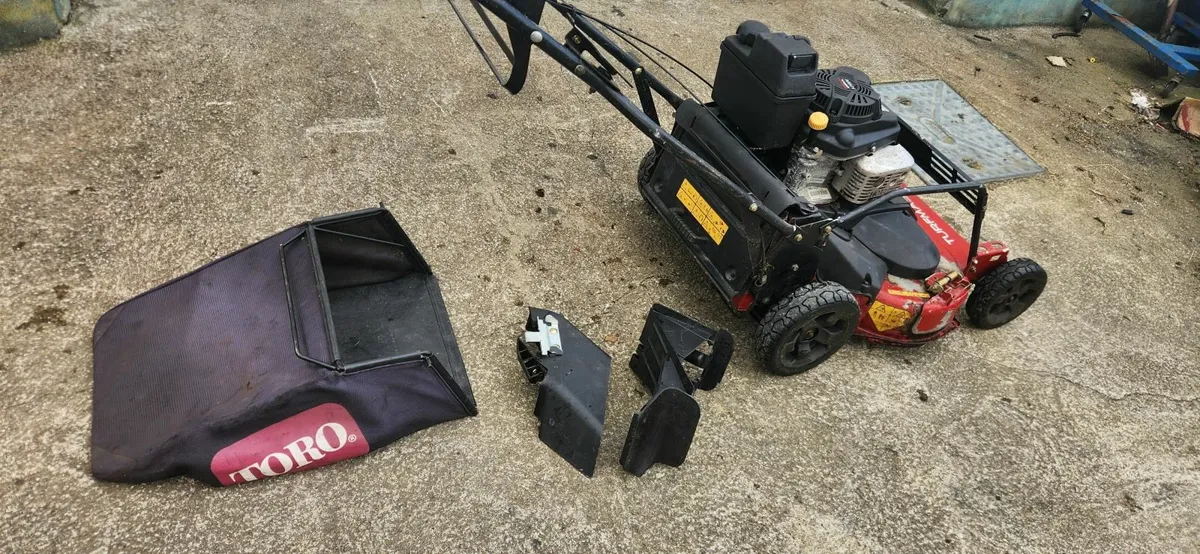 Toro Turfmaster twin blade mower. - Image 4