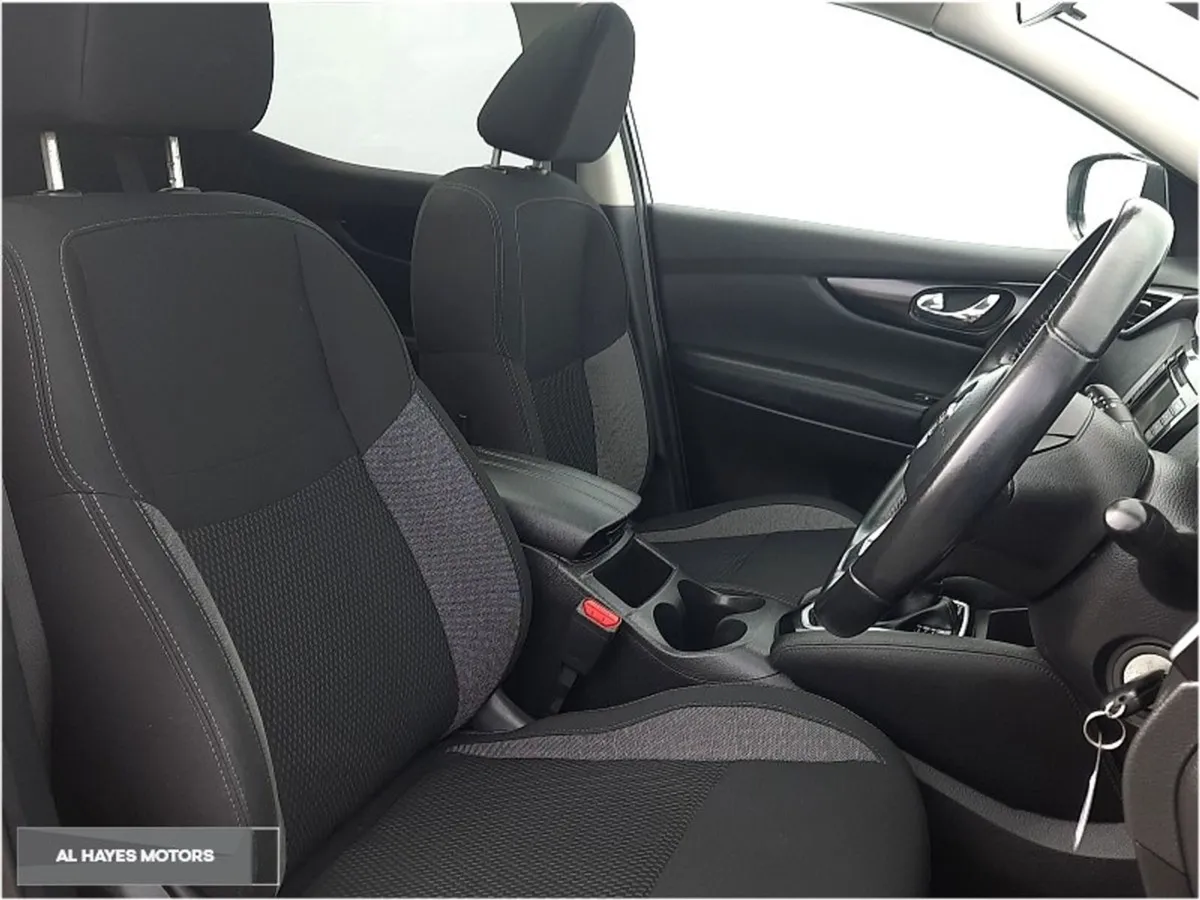 Nissan QASHQAI  automatic 1.5 DSL SV - Image 4