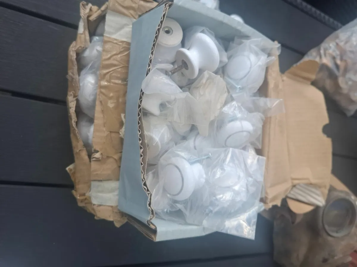 Knobs (porcelain) - Image 1