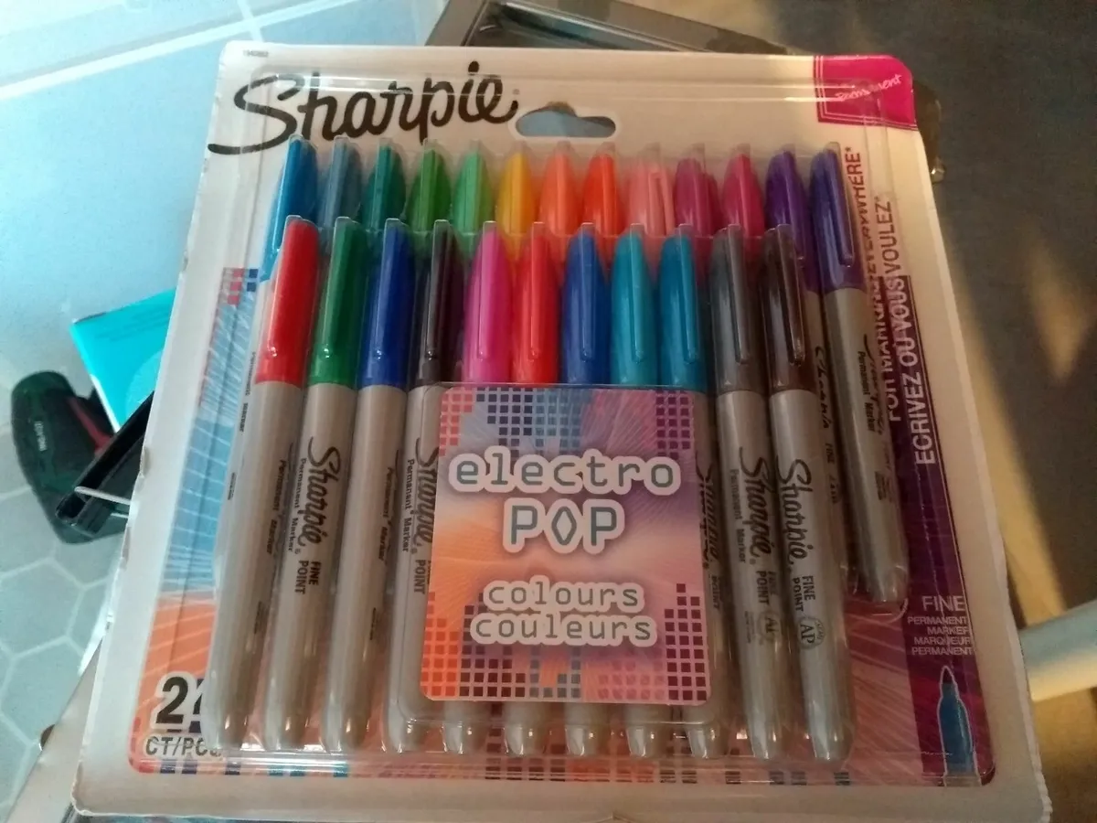 art supplies - sharpies paints etc  FREE - Image 1