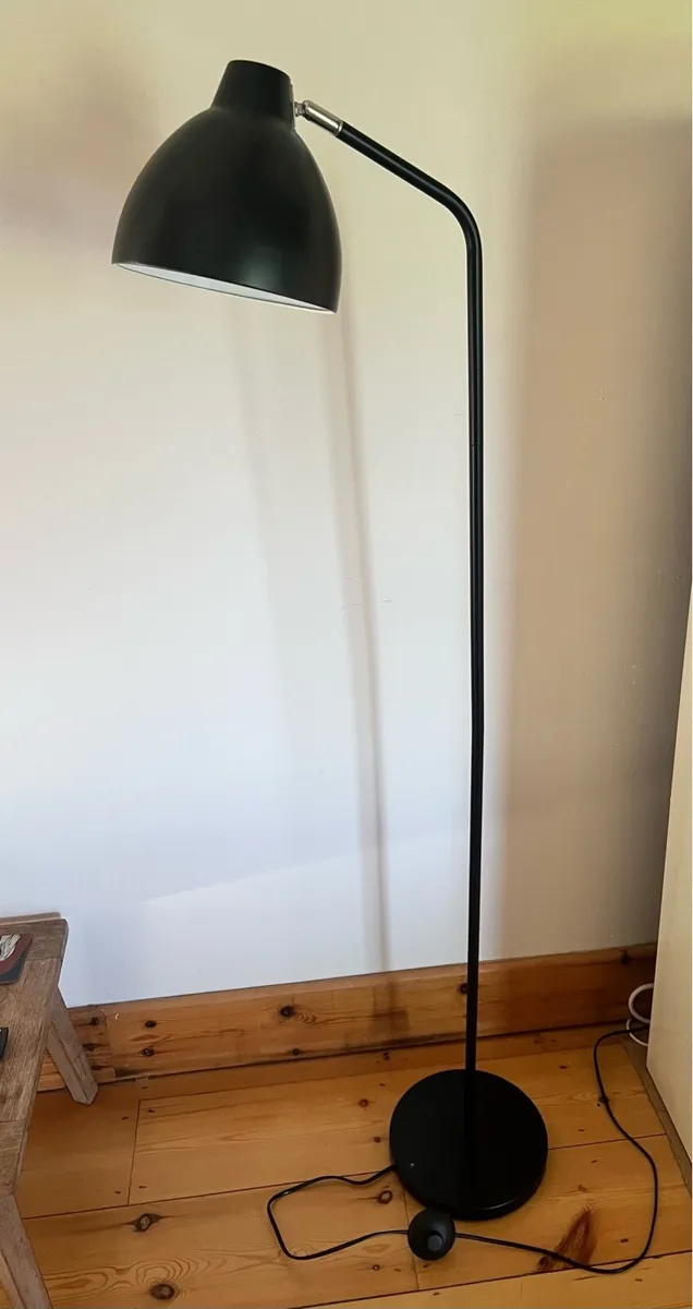 Black Metal Floor Lamp - Image 1