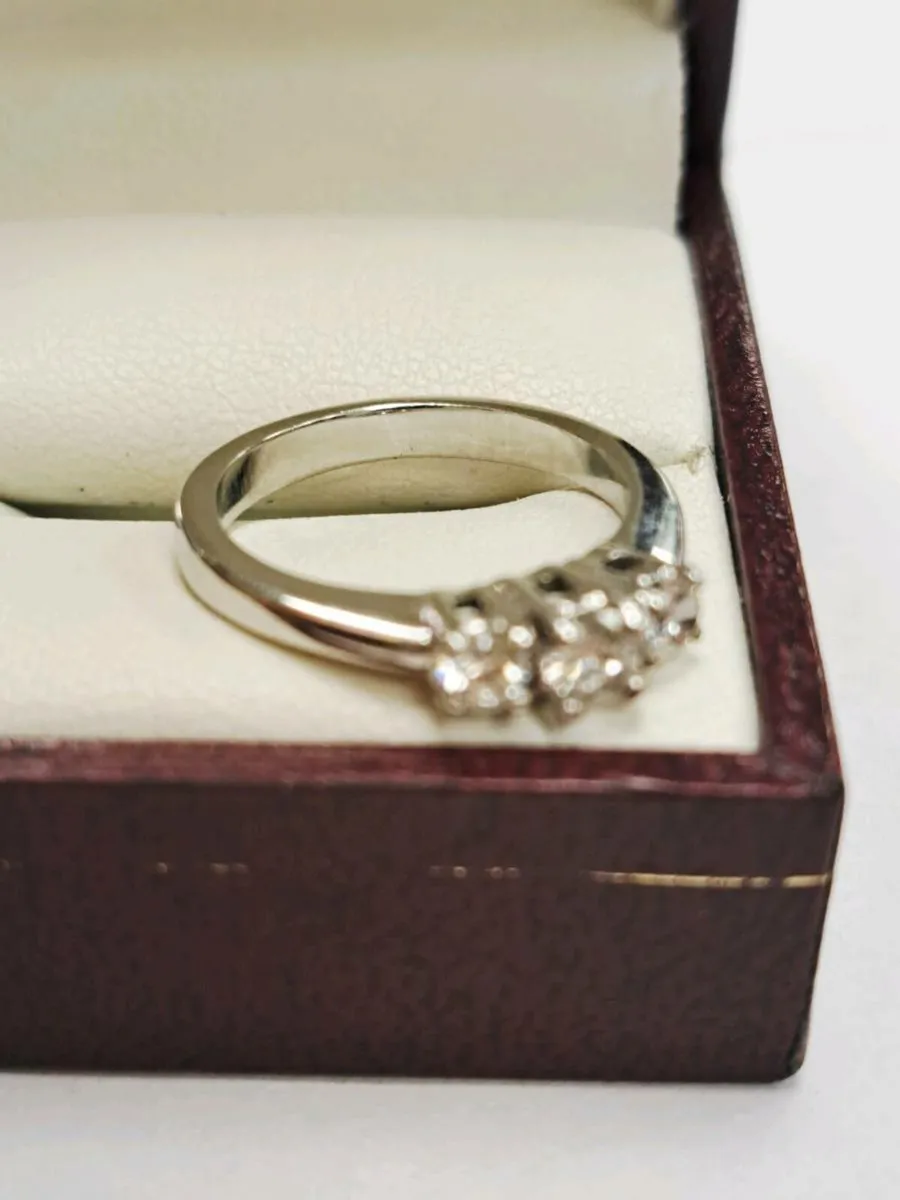 18K White Gold Diamond Ring 18CT - Image 3