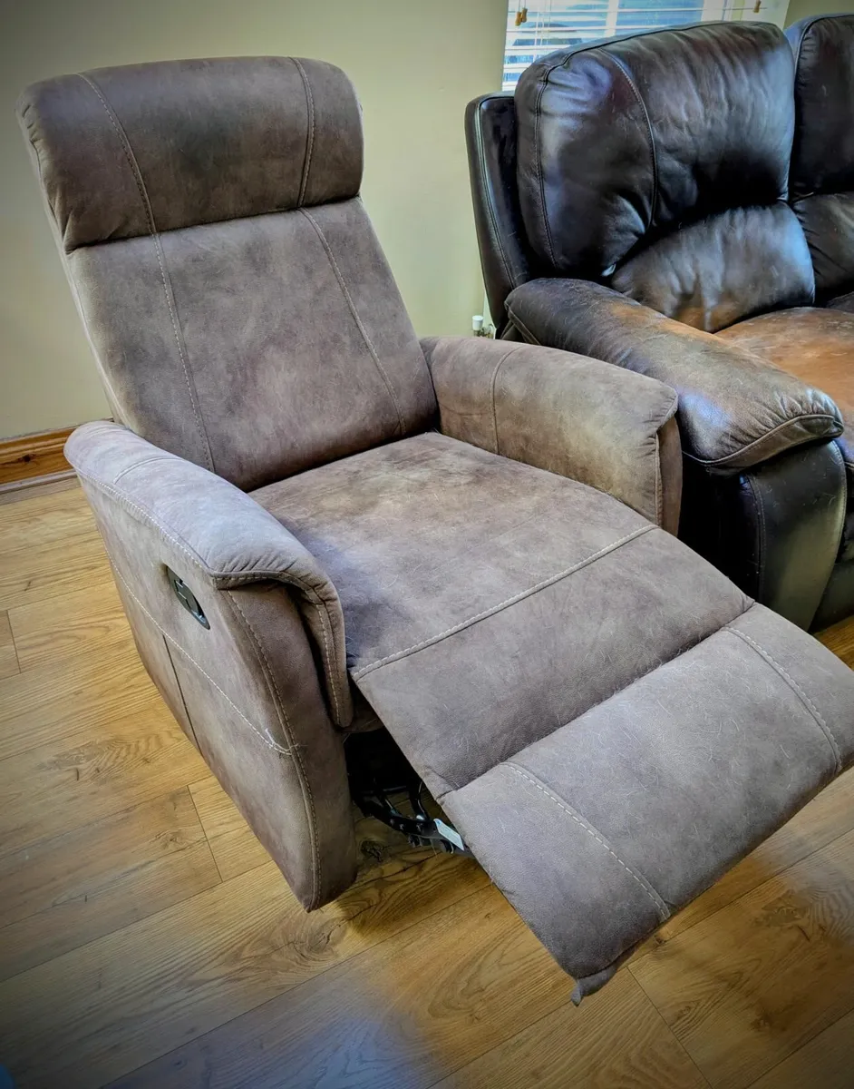 Reclining Chair - Image 1