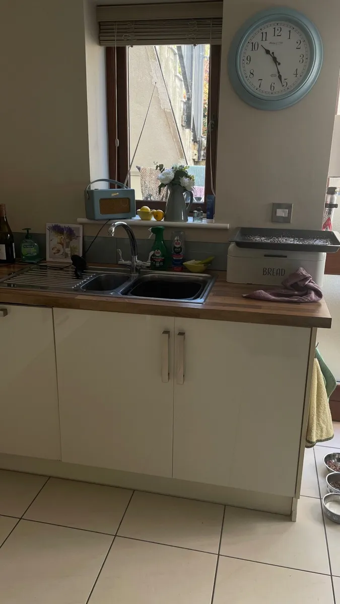Kitchen presses oven gas hob and extractor fan - Image 2