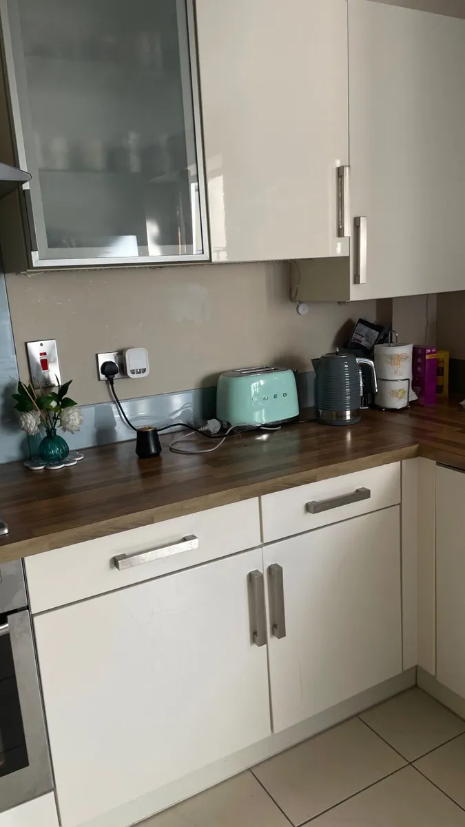 Kitchen presses oven gas hob and extractor fan - Image 3