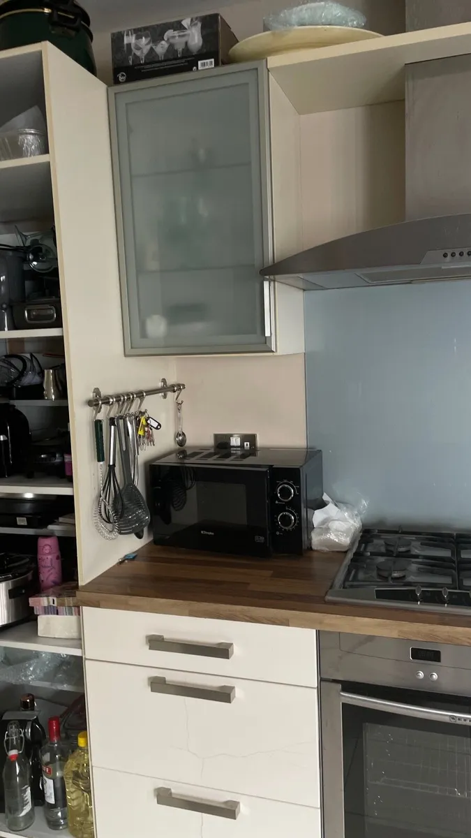 Kitchen presses oven gas hob and extractor fan - Image 4