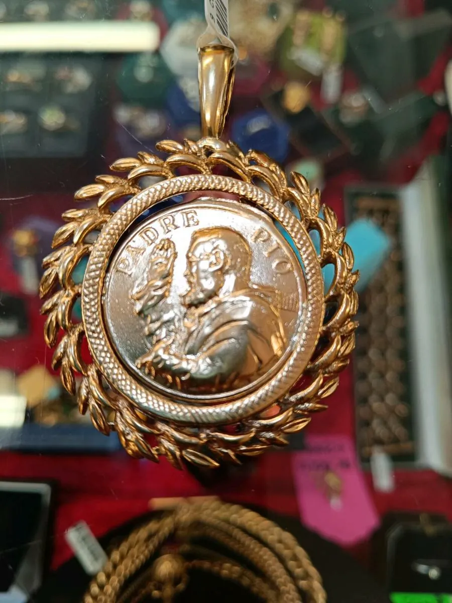 9k Gold Heavy Padre Pio/ Marry Medal Pendant - Image 2