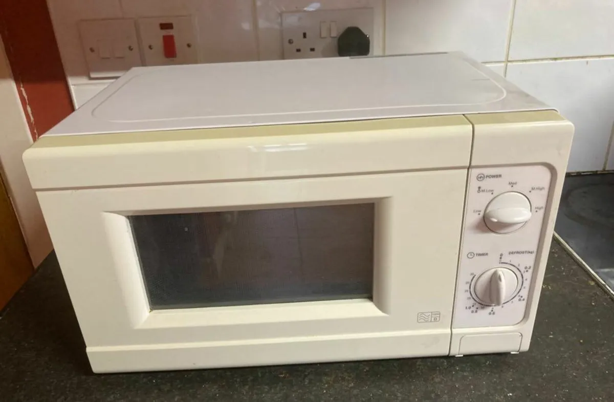 Argos Simple Value Microwave 700W - Image 2