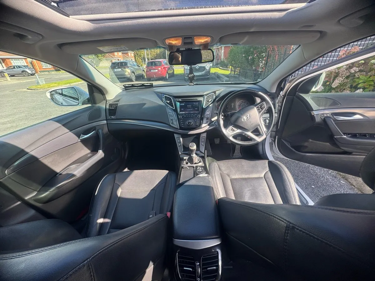 Hyundai I40 premium plus - Image 4