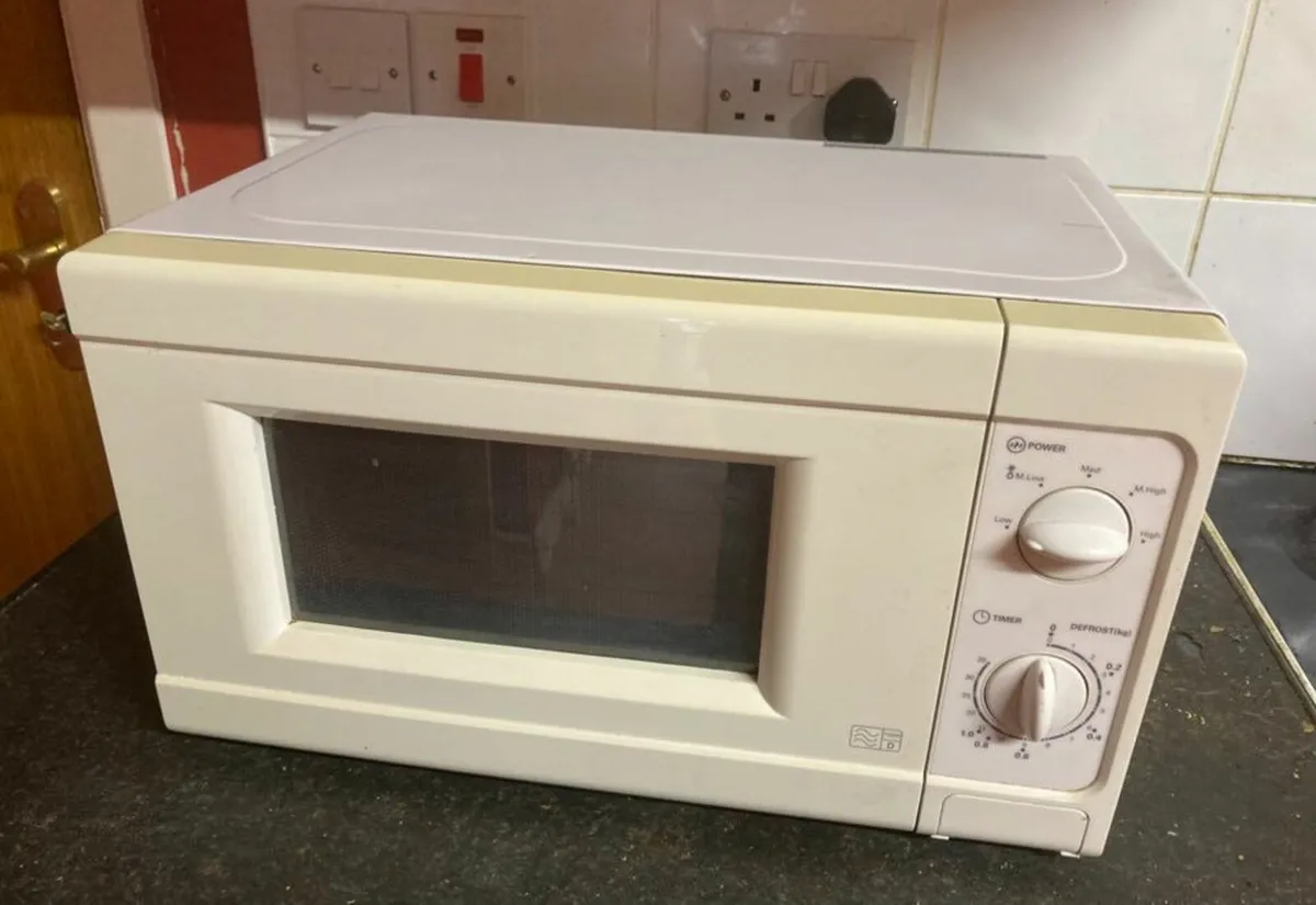 Argos Simple Value Microwave 700W - Image 3