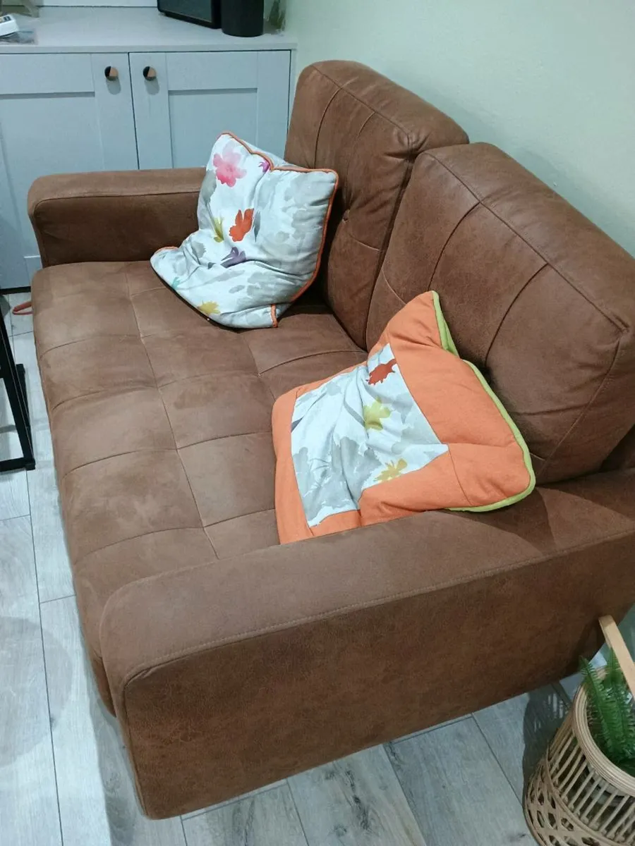 2 seater couch - Image 1