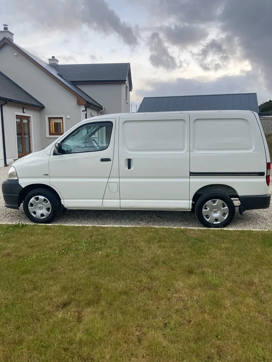 Toyota hiace - Image 2
