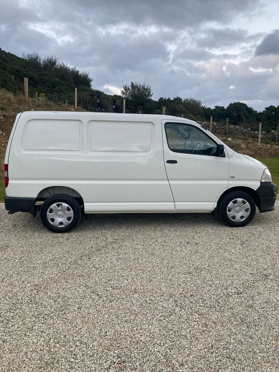 Toyota hiace - Image 4