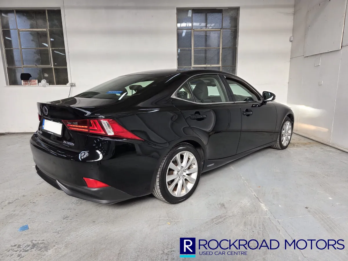 Lexus IS300h Executive,  2014 - Image 2