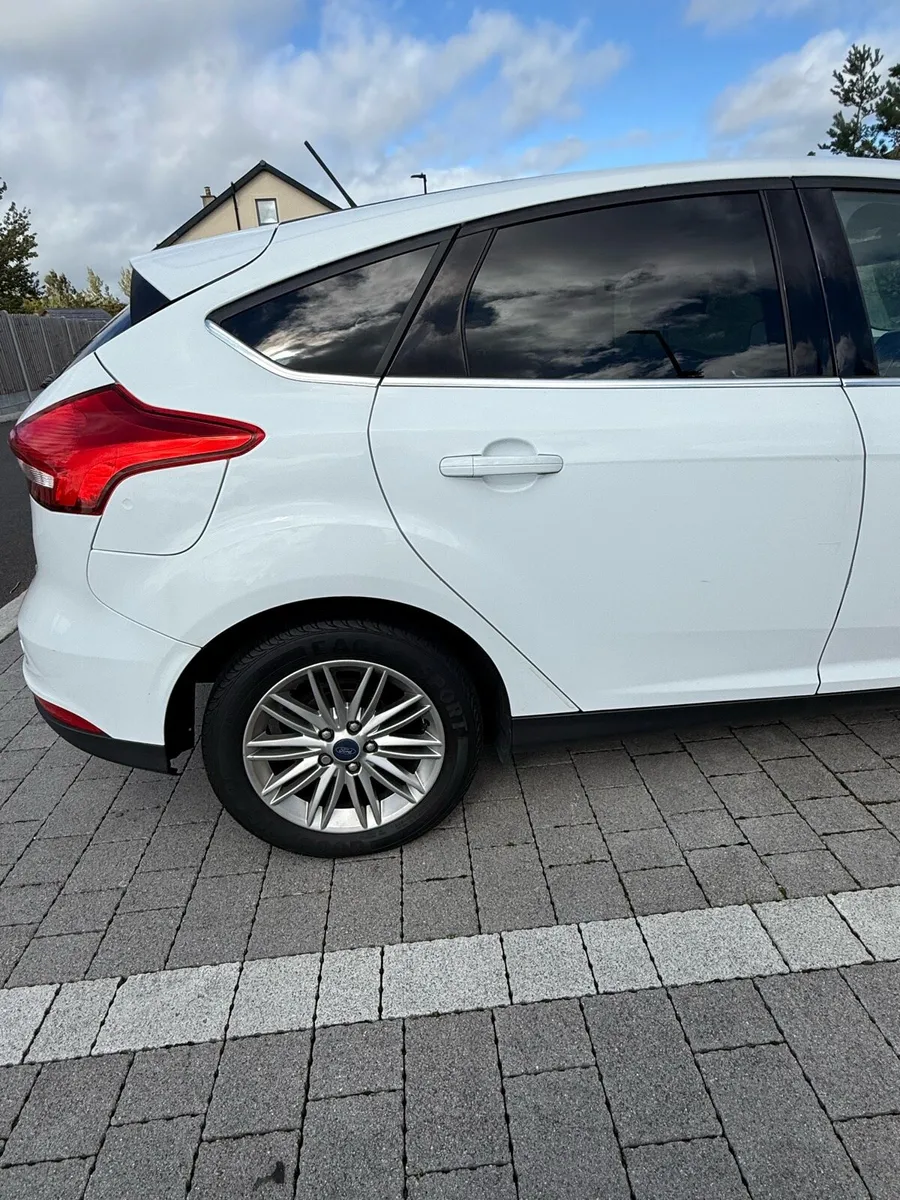 White Ford Focus 17 - Image 3