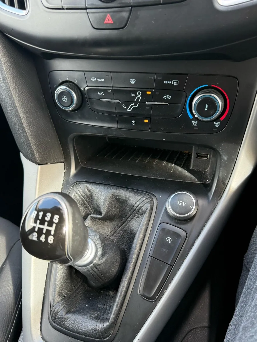 White Ford Focus 17 - Image 4