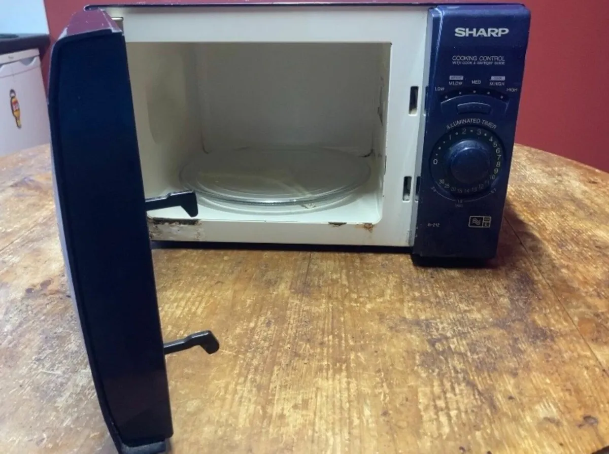Sharp R-212 Microwave Oven 800W, Compact &Reliable - Image 3