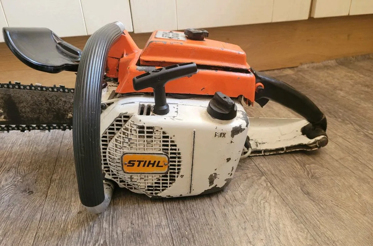 Stihl 041AV Chainsaw - Image 2