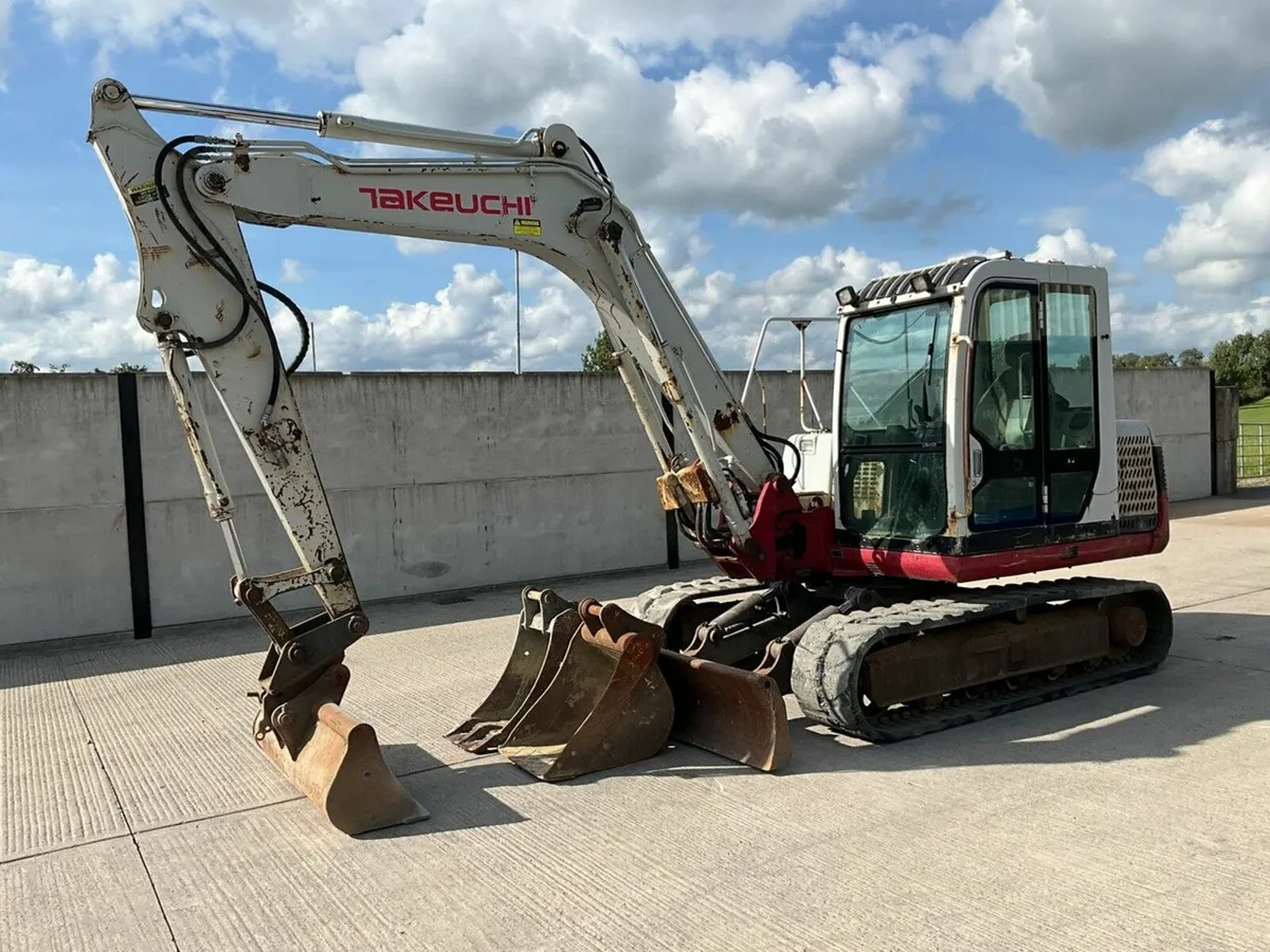 TAKEUCHI TB175 7.5 TON MIDI DIGGER - Image 1