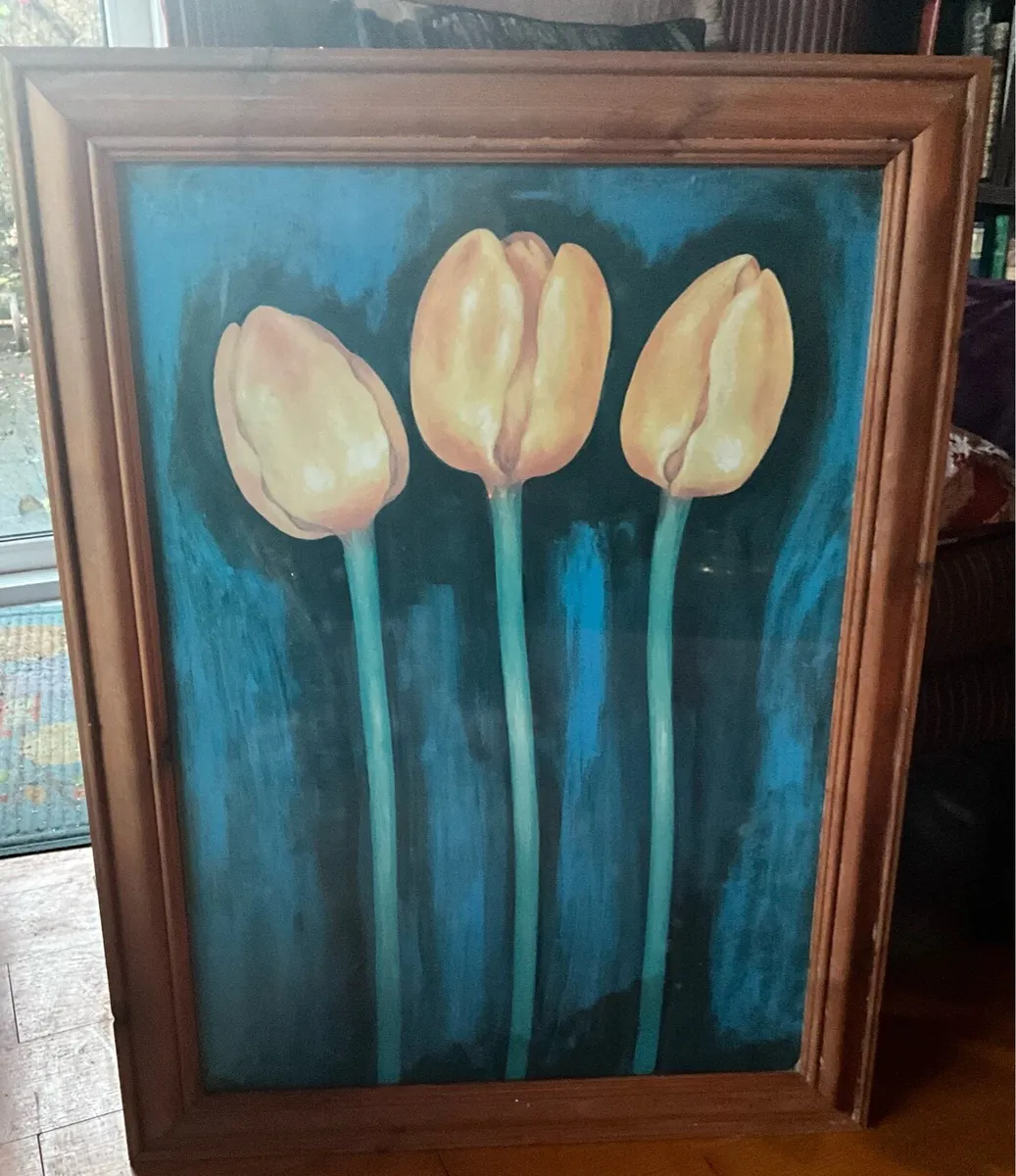Striking Tulip Picture - Image 1