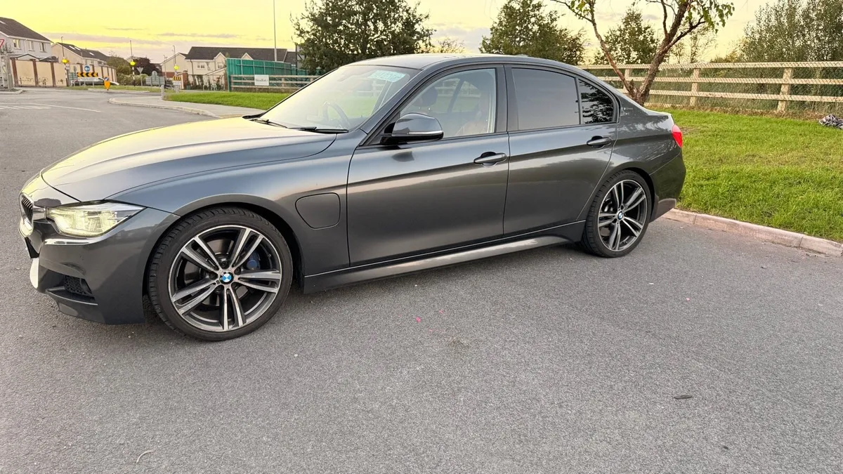 2016 BMW 330e M-Sport Plug-In Hybrid { Low Miles } - Image 3