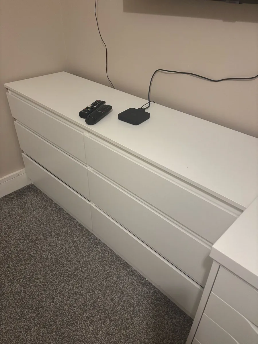 Chest of drawers - Image 1