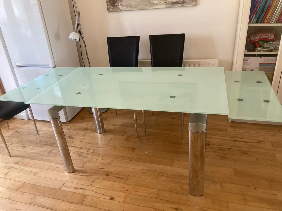 Extendable glass dining table with 6 chairs - Image 3