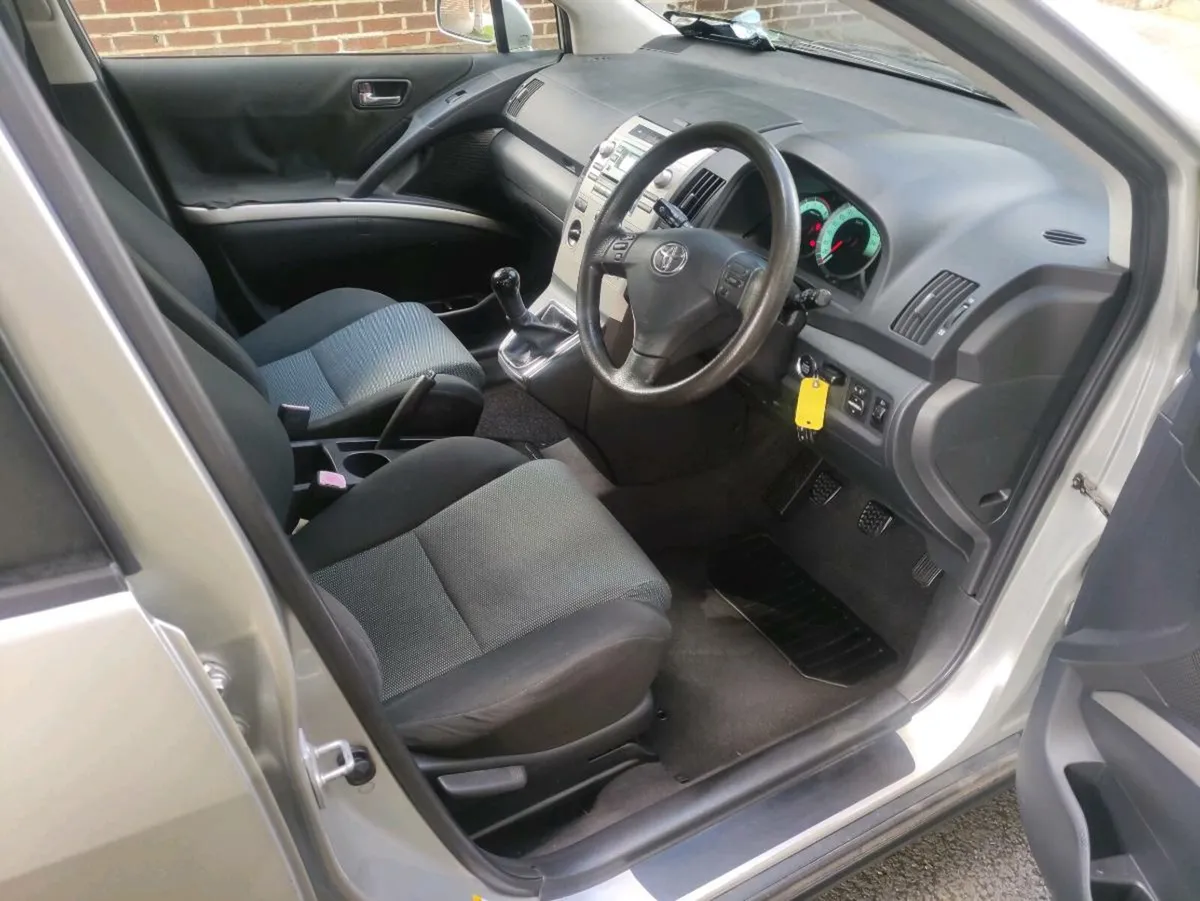 Toyota 7 seater for sale - Image 2