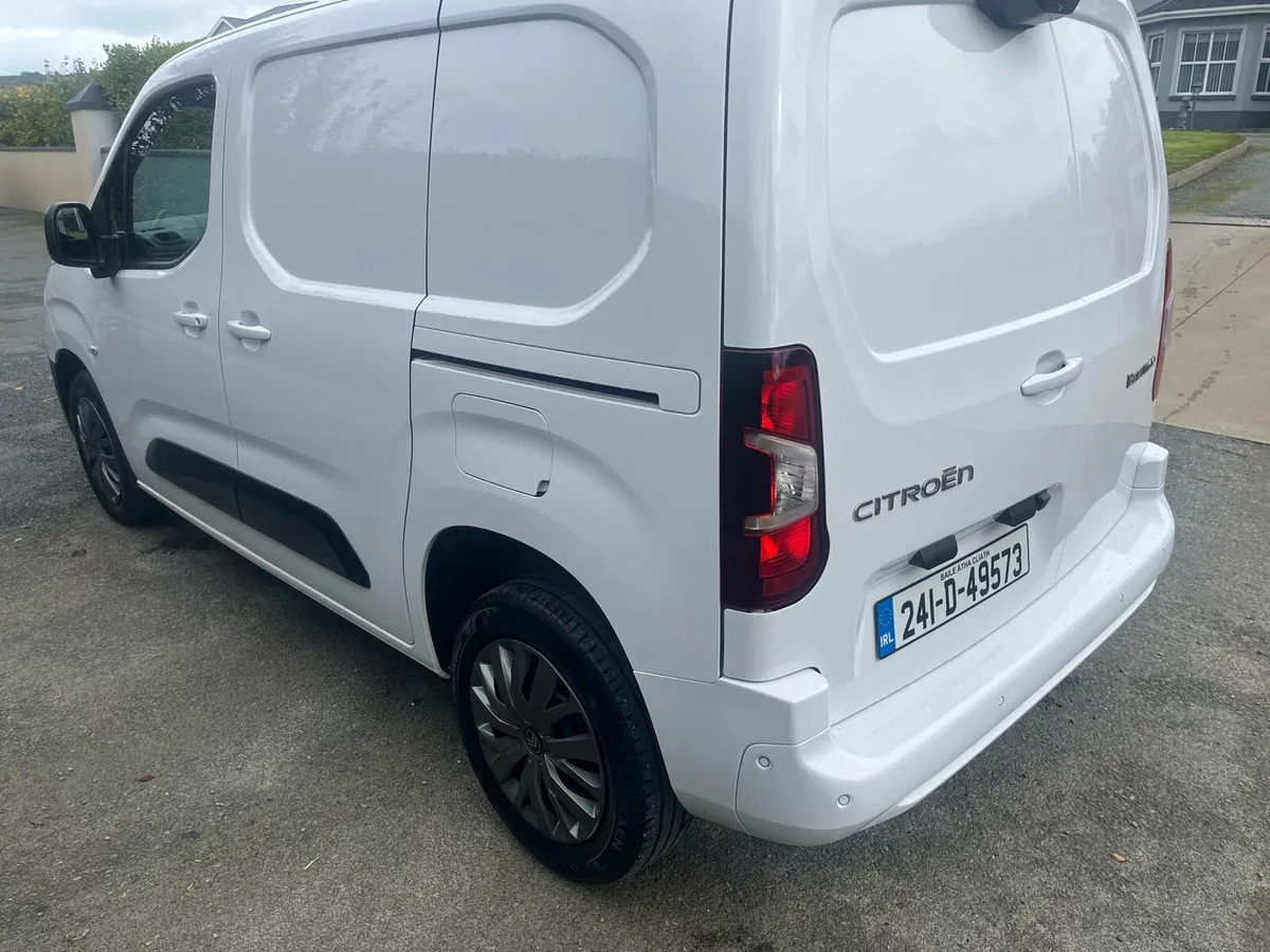 (241) Citroen Berlingo Driver 2024 - Image 3